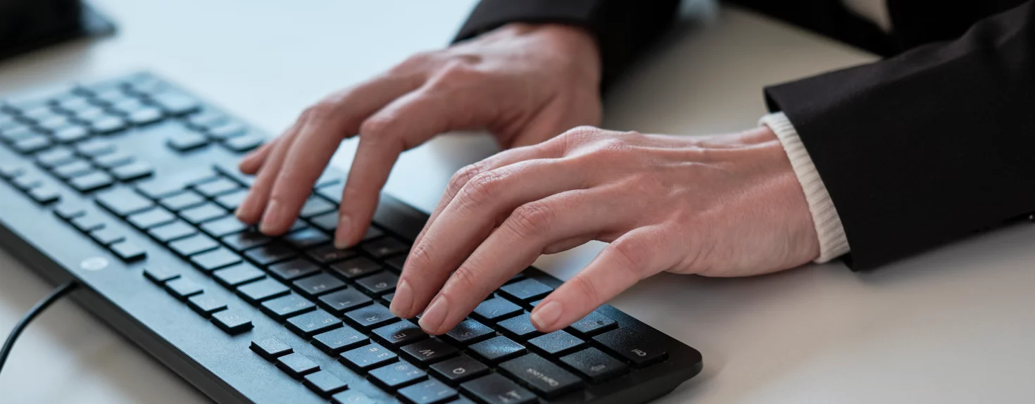 Employ&eacute;(e) de commerce CFC dans la branche automobile